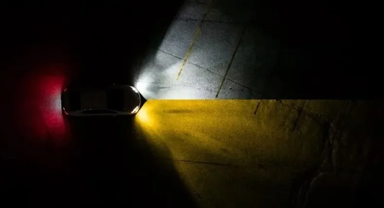 Car fog lights color contrast